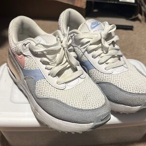 Nike woman Sneakers - White, Gray, and Pink